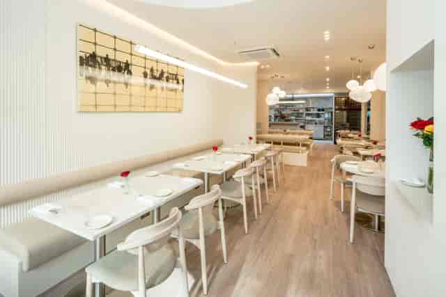 Modern Botwa restaurant with banquette seating for professional networking and boardroom lunches.