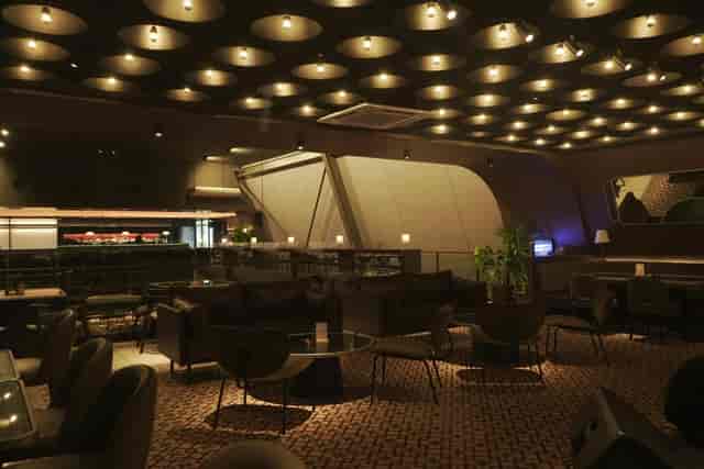 Multifunction room with mid-century decor, perfect for VIP networking receptions and events.