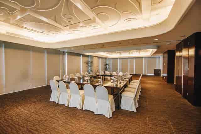 U-shape boardroom at JS Luwansa Hotel Jakarta for professional corporate meetings.