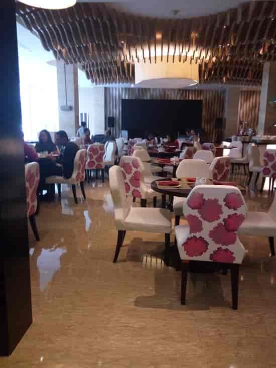 Olam Restaurant banquet room with round tables for intimate social events and luncheon gatherings.