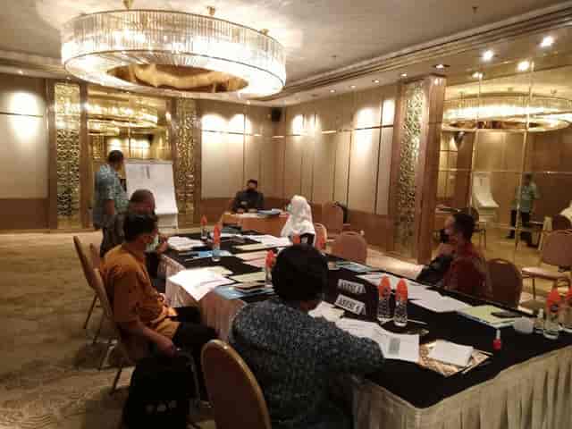 U-shape boardroom meeting setup at Merak, Ambhara Hotel Jakarta for corporate events.