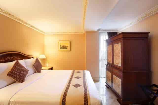 Ambhara Hotel Jakarta suite, classic hotel room for corporate travel and business accommodation.