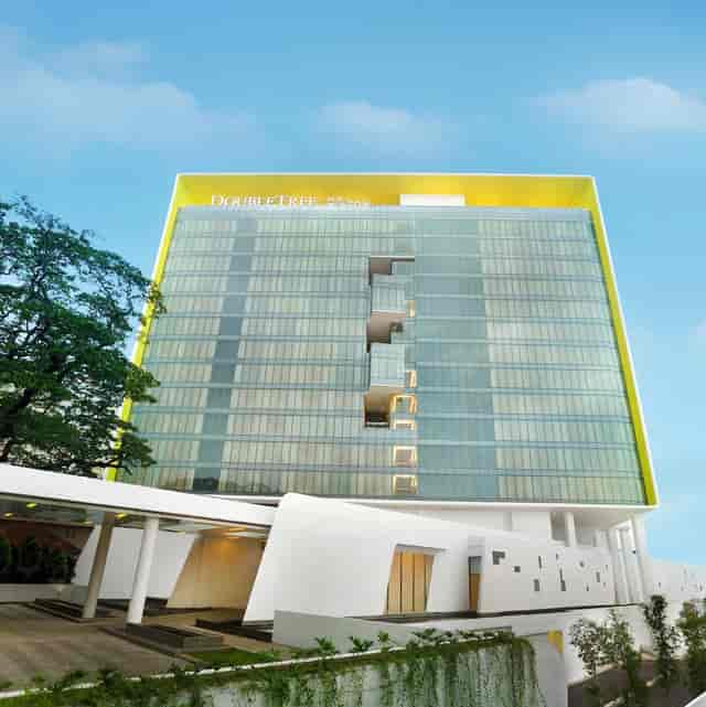 Modern Thamrin 2 meeting room at DoubleTree Jakarta for corporate events and professional seminars.