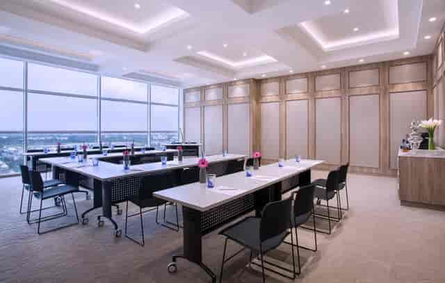 U-shape boardroom at Mercure Jakarta PIK for executive meetings and corporate conferences.