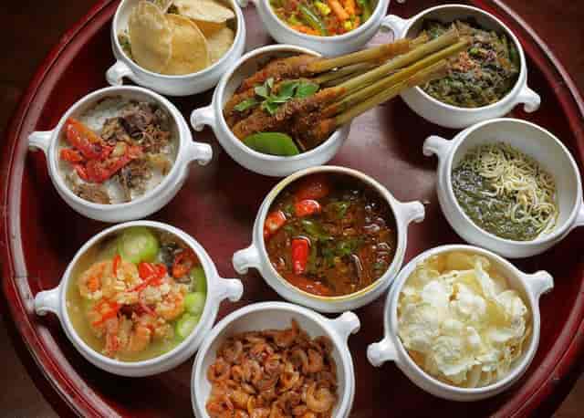 Rijsttafel catering display at Tugu Kunstkring Paleis for cultural breakout sessions and banquets.