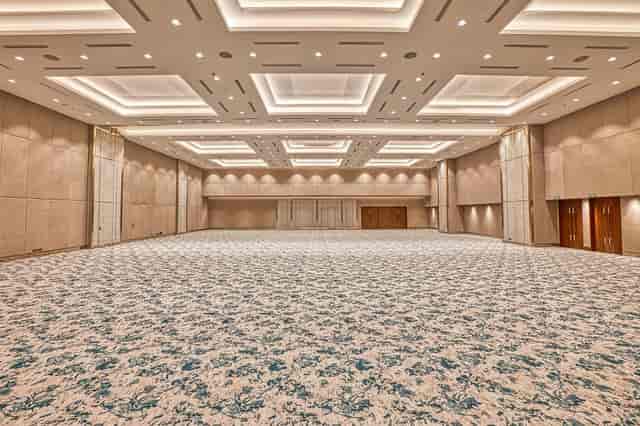 JIEXPO ballroom with tray ceilings, ideal for corporate events and professional conferences.