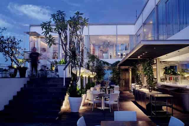 Kemang Icon Hotel Rooftop Bar: Pictures ...