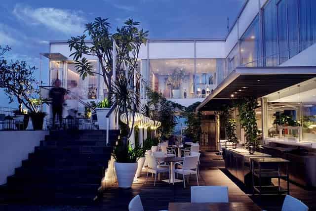 Restaurant/bar