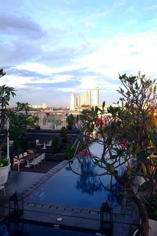 Rooftop terrace at Kemang Icon Hotel with skyline views for networking and corporate events.