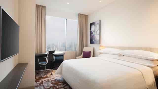 Modern Sienna Room hotel workspace at Four Points Jakarta for business meetings and conferences.