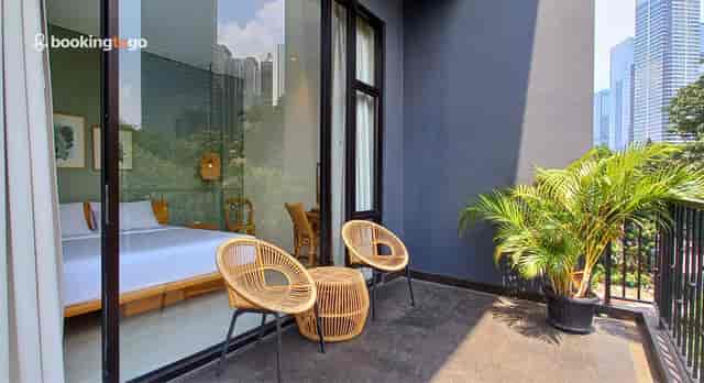 Boho Terrace breakout space for executive retreats and indoor-outdoor brainstorming sessions.