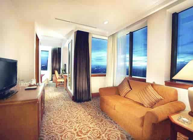 Symphony Lounge at Menara Peninsula Hotel: versatile hotel suite for VIP breakout sessions.