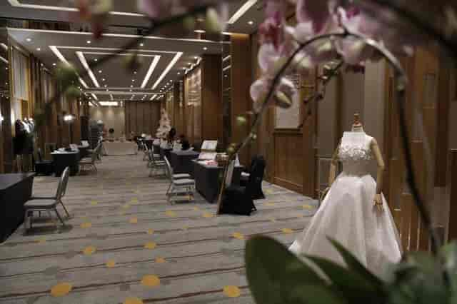 Harmony Grand Ballroom wedding showcase with cabaret seating and floral decor.