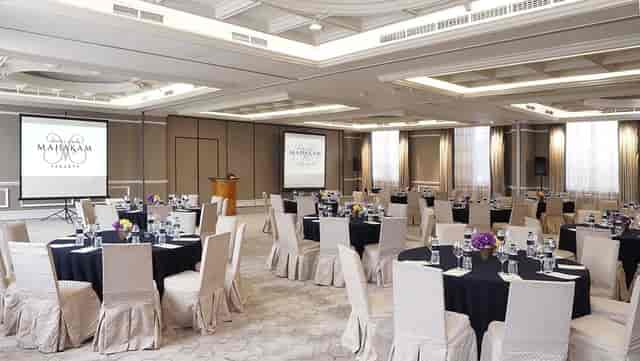 Rafflesia ballroom at Hotel Gran Mahakam with banquet seating for corporate event venue.