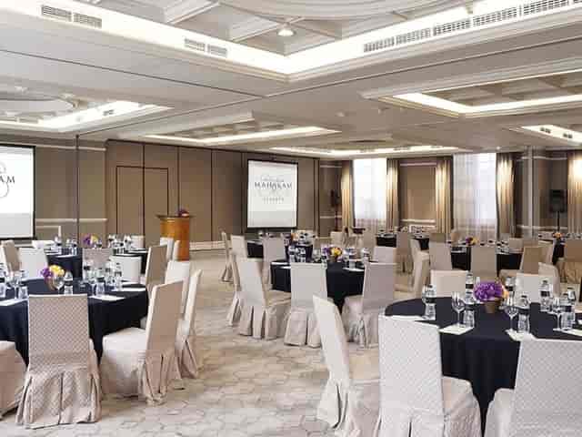 Magnolia Ballroom at Hotel Gran Mahakam with dual screens for corporate events and banquets.