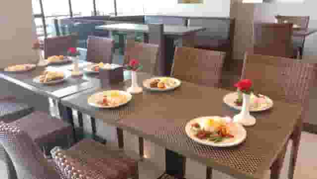 Harlys Cafe