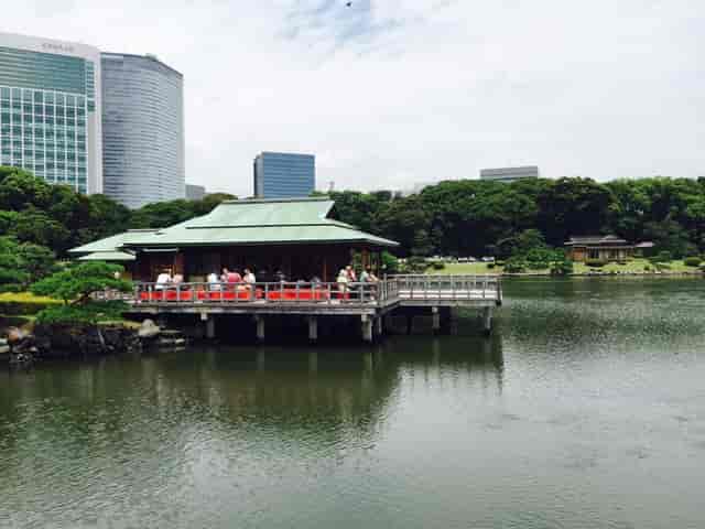 Nakajima-no-ochaya tea house, Hama-rikyu Gardens: serene venue for executive retreats and networking.