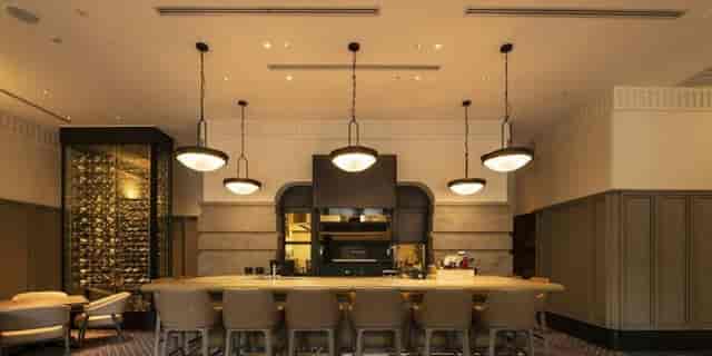 The CARNE TOKYO bar with pendant lighting for corporate networking and business receptions.