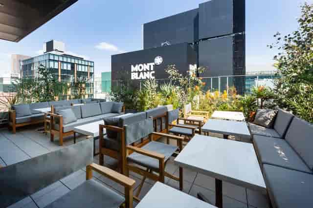 Upscale rooftop lounge at The Royal Park Canvas Ginza 8 for corporate networking cocktail events.