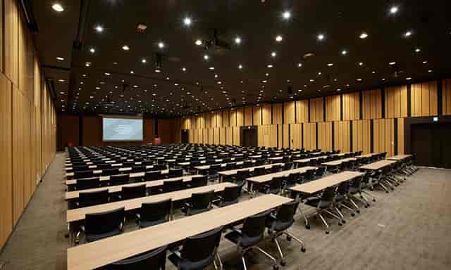 Classroom-style Hamamatsucho Convention Hall for large-scale training and educational events.