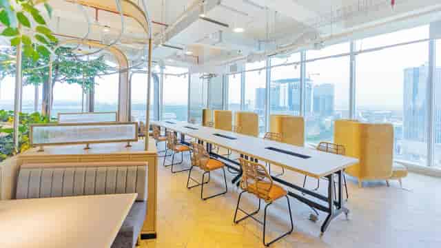 GoWork ASG Tower event space with natural light for collaborative workshops and corporate meetings.