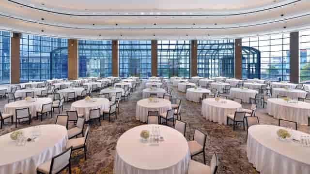 Royal Glasshouse ballroom, pillarless architecture for corporate galas and social events.