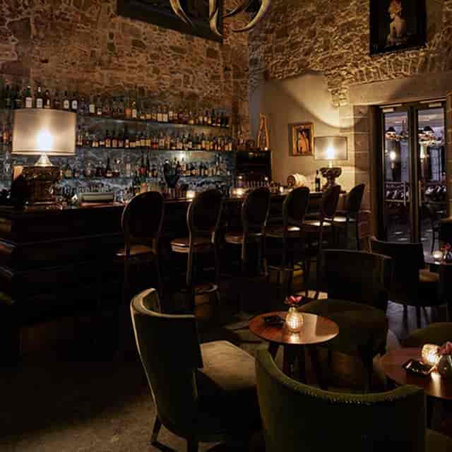 Private dining room at Gerbermühle with lounge seating for VIP networking and event hospitality.