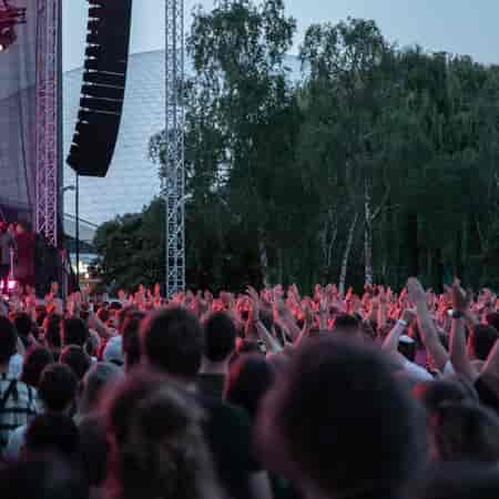 Sommerwiese outdoor festival stage at Jahrhunderthalle Frankfurt for live event production.