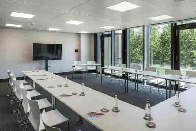 U-shape meeting room at Meliá Frankfurt City for professional off-sites and corporate workshops.