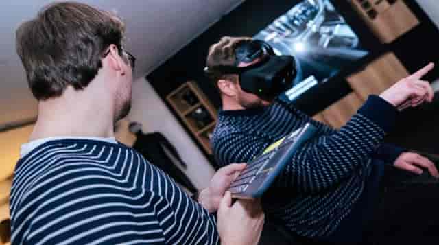 VR trade show booth featuring immersive headset activation for event marketing engagement.
