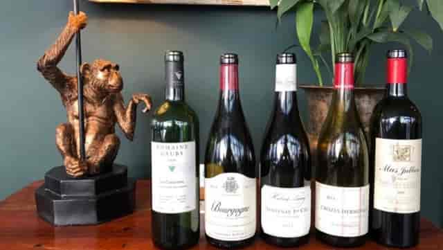 High-end indoor event space in Frankfurt with wine tasting setup for VIP receptions.