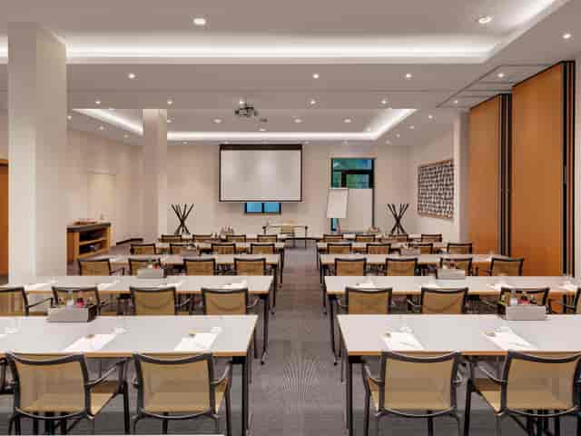 Classroom meeting room at Holiday Inn Frankfurt for corporate training and seminars.