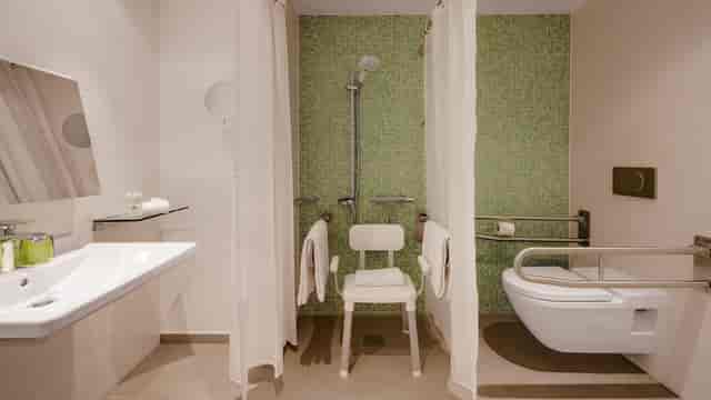 Accessible bathroom at Holiday Inn Frankfurt Alte Oper for inclusive event planning and ADA venue.