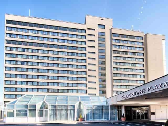 Daylight Ballroom at Crowne Plaza Frankfurt: professional venue for corporate conferences and events.