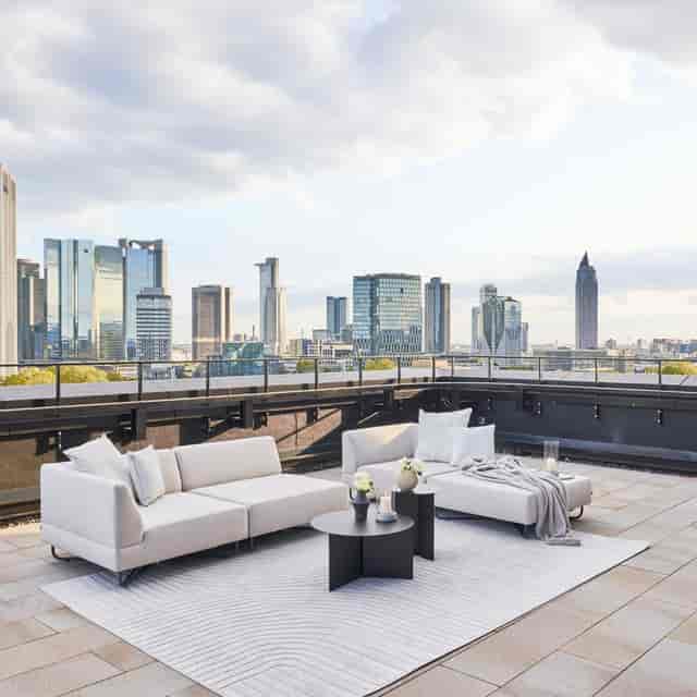 Rooftop terrace in Westend Tower Frankfurt: VIP reception and corporate event venue with skyline.