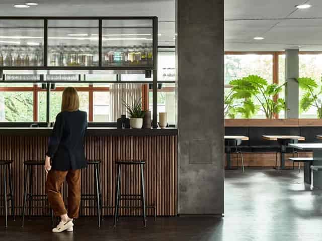 Restaurant & Bar
