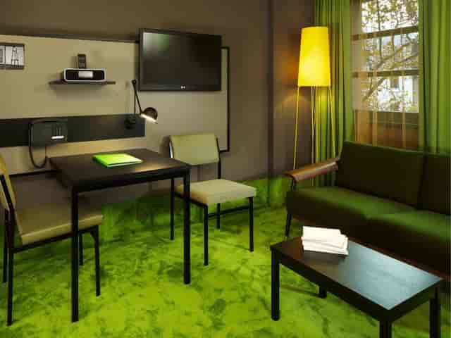 25hours Hotel The Goldman breakout room with workstation and lounge area for business meetings.