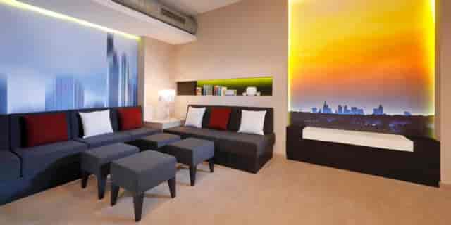 Breakout room with modular seating and city murals for corporate meetings and brainstorming events.