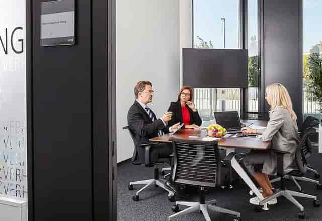 Agendis Business Center breakout room with ergonomic seating for corporate strategy meetings.
