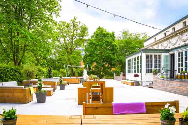 Terrasse at Le PANTHER with modular lounge seating for cocktail receptions and breakout events.