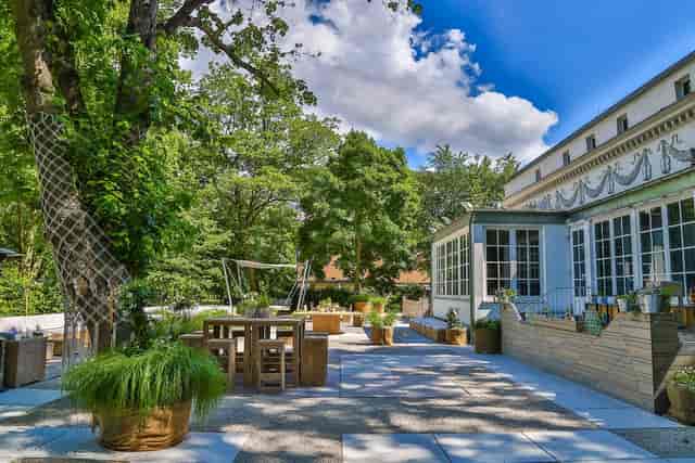High-end outdoor terrace at Le Panther, perfect for sun-drenched networking receptions and meetings.
