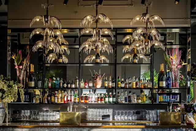 Luxury bar at le PANTHER Erdgeschoss, perfect for premium evening receptions and gala networking.