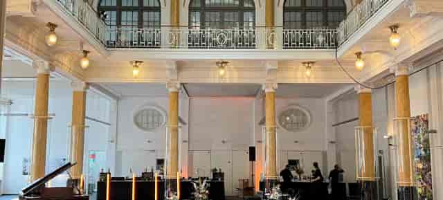 Team Space at NEUE KAISER: elegant mezzanine venue for corporate receptions and grand galas.