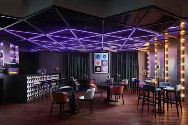Rave lounge at Avani Frankfurt City Hotel for upscale networking mixers and evening receptions.