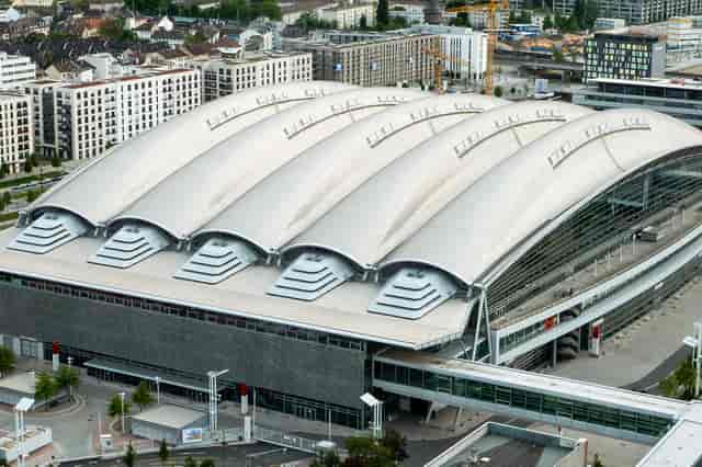 Halle 3 convention center with vaulted architecture, perfect for large trade shows and conferences.