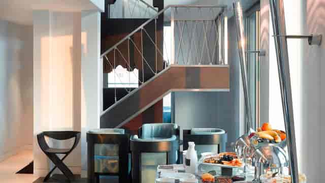 Modern lounge at Le Méridien Istanbul for VIP strategy sessions and executive briefings.