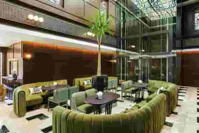 Restaurants & Bar