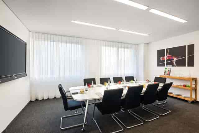 Boardroom-style breakout room at Bronze Lindner Hotel Frankfurt for strategy meetings.