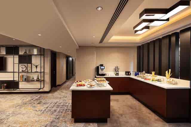 Modern refreshment break area for corporate networking and B2B events at Sheraton Istanbul Levent.
