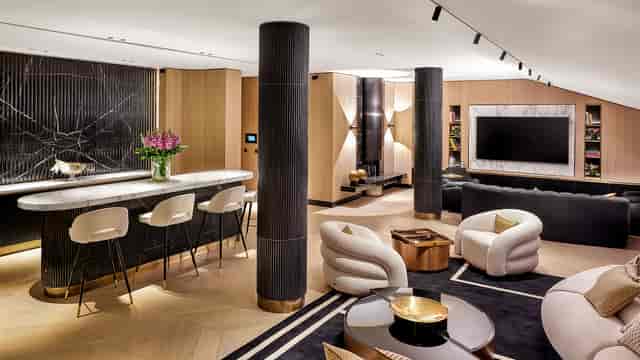 Vakko Room executive lounge with bar, perfect for luxury corporate retreats and VIP meetings.
